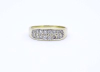 Auktion 352 / Los 1154 <br>Brillant Ring, GG 0.585 mit 16 Brillanten zus. 0,50ct., 4,2g., RG 55, ein Stein mit Abplatzer