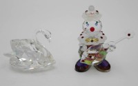 Los 10027 <br>Clown "Hadrian Crystal" und Swarovski Schwan, ca. H-6,5cm.