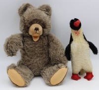 Los 12035 <br>Teddybär und Pinguin wohl Steiff, älter, Pinguin bespielte Erhaltung, Teddy H-37cm.