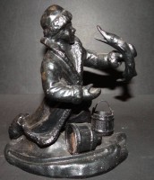 Auktion 344 / Los 15115 <br>russische Gusseisen-Figur eines Fischers, wohl Kasli ?, H-17 cm, 15,5x10 cm