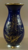 Los  <br>Vase "KPM" Royal, Kobalt mit Goldblumen, H-16 cm