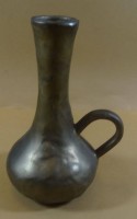 Los  <br>schwere Bronze-Henkelvase, H-18 cm