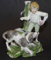 Los  <br>figürl. Tischvase, Knabe mit Hund, um 1900, H-12 cm, zwei Finger bestossen