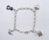 Los  <br>Altes Bettelarmband aus 835er-Silber, Anhänger 835er- und 925er-Silber, L. 17,5 cm, 7 gr., mit Altersspuren