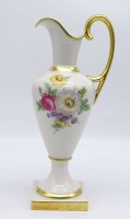 Los  <br>Vase in Kannenform, Lindner, Blumendekor und Goldbemalung, H. 32 cm, leichte Altersspuren