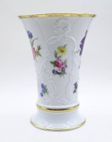 Los  <br>Trompetenvase, Royal/KPM mit Blumenmuster und Goldstaffage, H. 19,5 cm