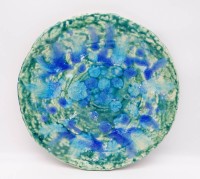 Los  <br>Blau-grün glasierter Teller aus Galerie-Auflösung, Ø 35,5 cm