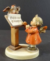 Los  <br>Hummel-Figur, 2 Flügelspitzen und Taktstock bestossen, H-10 cm