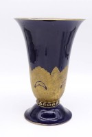 Los  <br>Vase, Echt Hutschenreuther Kobalt mit Goldbemalung, H. 24 cm, mit Altersspuren, Goldbemalung stellenweise abgerieben