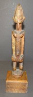 Los  <br>Statuette einer Afrikanerin, handgeschnitzt, H-29 cm, Altersspuren