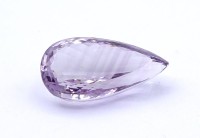 Auktion 335 / Los 1043 <br>Rose de France Amethyst, 81,8ct., Farbzonierung,facc. Tropfen, 41x21x15mm