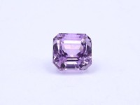 Auktion 335 / Los 1046 <br>Farbintensiver Kunzit, 12,8ct., 12,1x12,3x9,9mm