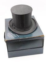 Auktion 335 / Los 13000 <br>alter Chapeau-Claque in orig. Schachtel, guter Zustand, Schachtel mit Läsuren