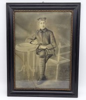 Auktion 335 / Los 7048 <br>wohl Foto eines Soldaten, ger/Glas, RG 42 x 55cm, Glas mit Riss