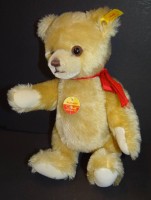 Auktion 335 / Los 12019 <br>hartgestopfter Teddy "Steiff" mit Brummstimme, komplett, Nr 011757, top Zustand, H-32 cm