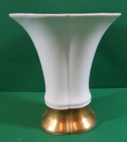 Los  <br>kl. Trichtervase, weiss mit Gold "C.Tielsch" H-12 cm