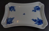 Los  <br>kl. eckiges Tablett "Royal Copenhagen" blaue Blume, 122x16 cm, Rand mit Chip