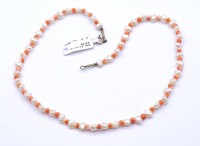 Los  <br>Süßwasserperlen Halskette mit Koralle, Silberschließe 925/000, L. 38cm, 8,5g.
