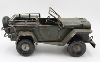 Los 12046 <br>gr. Jeep, Blech, ungemarkt, bespielte Erhaltung, H-15cm L-29cm.