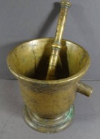 Auktion 344 / Los 15063 <br>antiker Bronze-Mörser mit Pistell, 18./19. Jhd,, einzelne Handhabe, patiniert, H-14 cm, D-13 cm