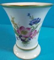 Los  <br>Trichtervase mit Blumendekor "Royal KPM", H-12,5 cm, D-11 cm