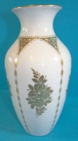 Los  <br>Vase mit Goldstaffage "Hutschenreuther" Löwenmarke