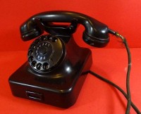 Auktion 344 / Los 16055 <br>schwarzes Telefon mit Wählscheibe, W 48 von Sept. 1955, gut erhalten