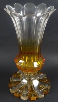 Auktion 344 / Los 10054 <br>böhmische Vase mit gr. Stand um 1850, Stand mit Abplatzern, Rand zwei minimale Chips, gelb/klar, H-28 cm, D-unten 15 cm
