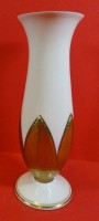 Auktion 350 / Los 8048 <br>Vase mit Golddekor "Alka-Kunst", Handmalerei