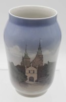 Auktion 346 / Los 8021 <br>Vase, Royal Copenhagen, Stadttoransicht, H-17cm.