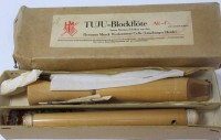 Auktion 346 / Los 16017 <br>Tuju Blockflöte von Moeck, orig. Karton mit Garantieschein von 1957