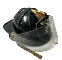 Auktion 346 / Los 15024 <br>Feuerwehr Helm mit Gesicht-und Nackenschutz