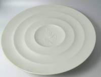 Auktion 350 / Los 8076 <br>gr. getrteppte Schale, mittig mit Vogel "Rosenthal" weiss, D-32 cm