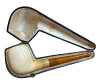 Auktion 346 / Los 15038 <br>Meerschaumpfeife mit Bernstein-Mundstück in Etui, L-12 cm