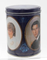 Auktion 346<br>Blechdose, Heirat Diana und Charles, H-13,5cm D-10,5cm.