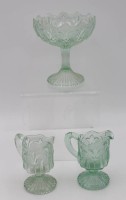 Auktion 346<br>3tlg. Konvolut älteres Pressglas, grünlich schimmernd, ca. H-13cm