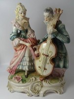 Auktion 353 / Los 9004 <br>gr. Figurengruppe "Musikstunde" Capodimonte, Italy, H-41 cm, B-33 cm