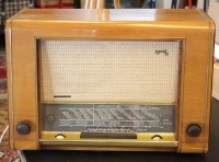 Auktion 349 / Los 16042 <br>Röhrenradio, Telefunken Opus 52, nur Licht leuchtet, ca. H-43cm B-62,5cm T-26cm.