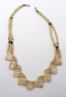 Auktion 347 / Los 1004 <br>Collier, wohl Afrika, beinschnitzerei, ca. L-55cm.