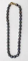 Auktion 347 / Los 1008 <br>Halskette, SW-Perlen, schöner Lüster, vergoldetet Silberschließe, ca. L-46cm.