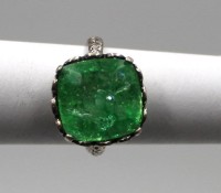 Auktion 347 / Los 1022 <br>925er Silber-Ring mit Smaragd, offene Schiene, 4,3gr.