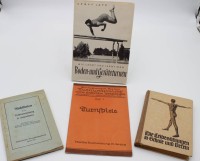 Auktion 347 / Los 3001 <br>4x div. Literatur über Sport, ab 1925 bis 1958, teilw. Gebrauchsspuren