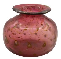 Auktion 347 / Los 10011 <br>Murano Vase, altrosa mit gelben Einschmelzungen, H-10,5 cm, D-12,5 cm