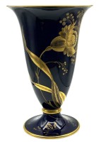 Auktion 347 / Los 8041 <br>grosse Rosenthal Vase auf Stand, Kobalt mit Goldblumen, H-29,5 cm, D-oben 19 cm