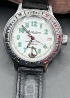 Auktion 347 / Los 2029 <br>russische Automatik-Armbanduhr mit Ankerdarstellung, Werk läuft, Lederband