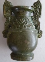 Auktion 347 / Los 15546 <br>kl. Bronze Vase, wohl China, H-12 cm