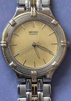 Auktion 356 / Los 2117 <br>Quartz HAU "Seiko", Stahlband, Stahl/Gold, guter Zustand, Kratzer rückseitig