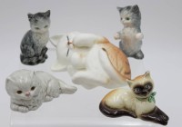 Auktion 348 / Los 9002 <br>5x div. Katzenfiguren, 4x Goebel, 2x bestossen, ca. H-7cm