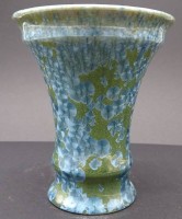 Auktion 348 / Los 9024 <br>Kunstkeramik-Vase, Handarbeit, H-15 cm