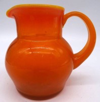 Auktion 348 / Los 10030 <br>kl. roter Weinkrug, orange, H-13 cm